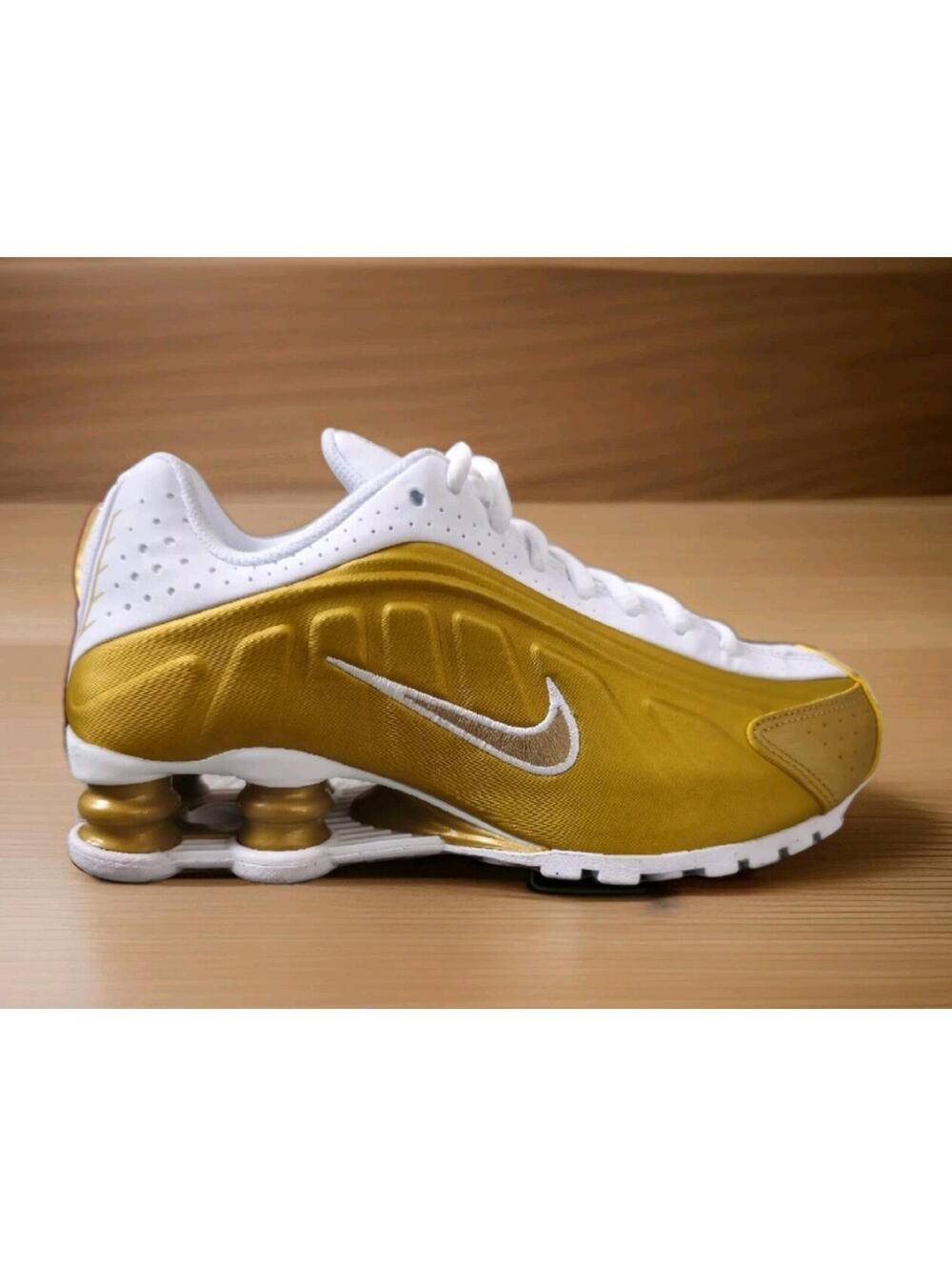 Nike Shox R4 GS 'Metallic Gold' Size 4y/5.5w